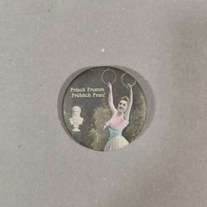 Button: Frisch-Fromm-Fröhlich-Frau