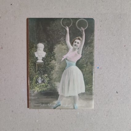Retro-Magnet Turnerin an den Ringen
